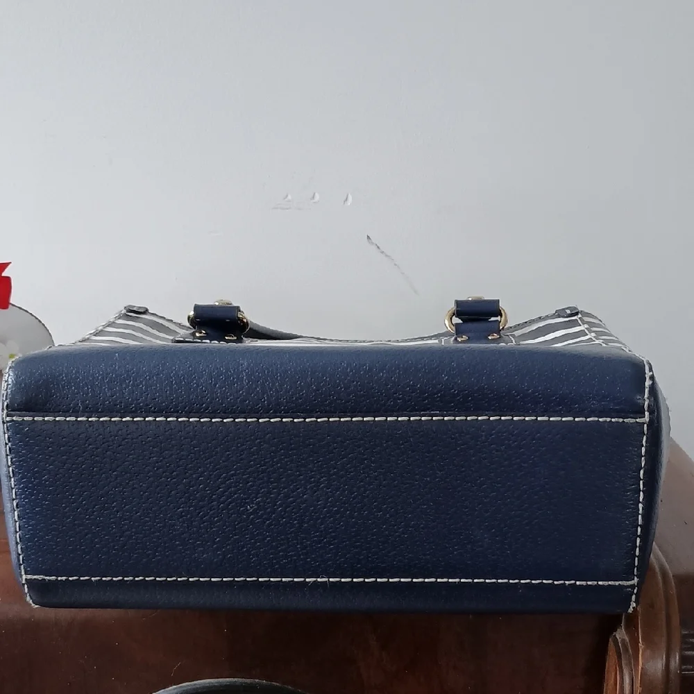 ♠️ Kate Spade Navy and White Striped Women's Bag - Picture 3 of 8